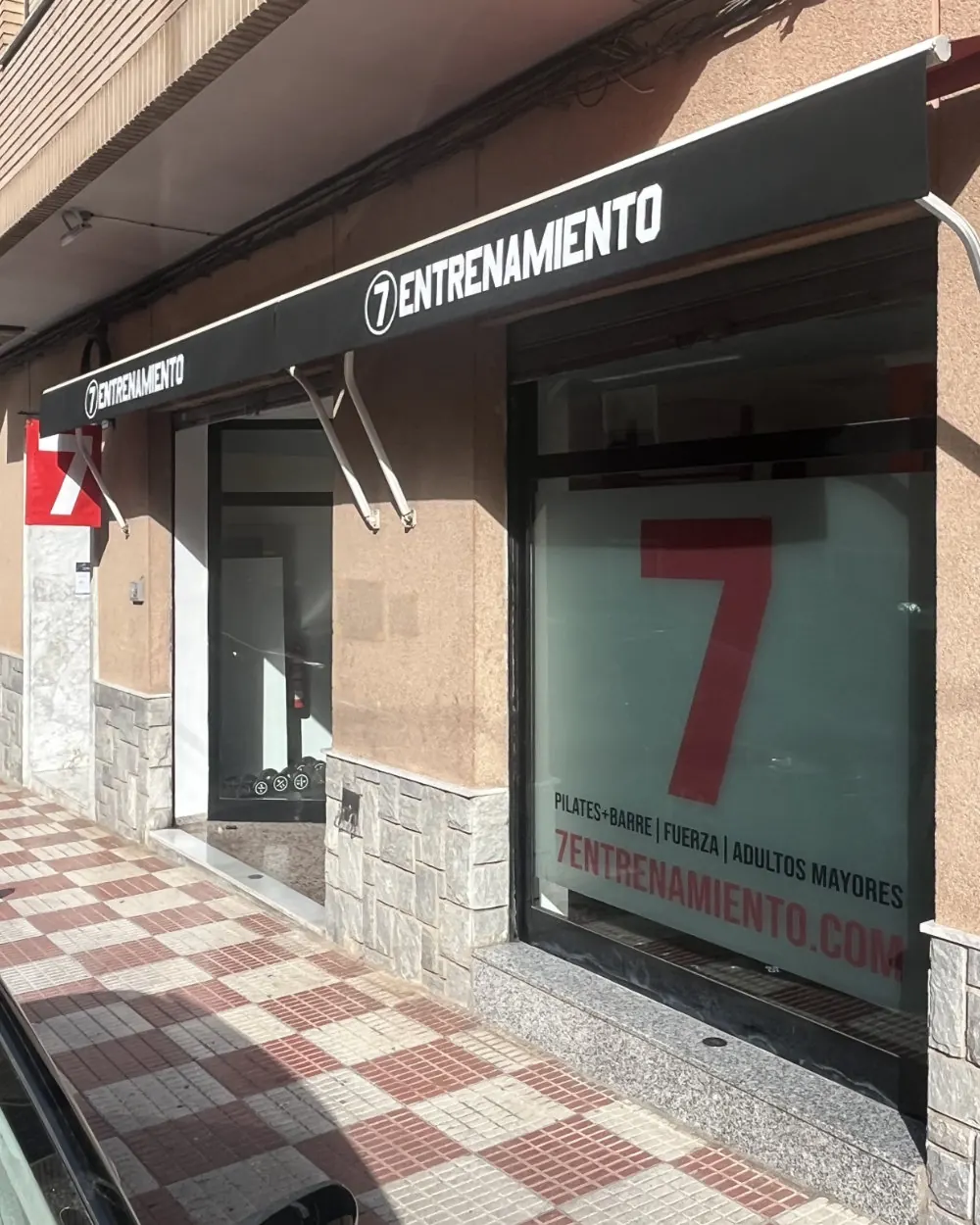 Escaparate de 7entrenamiento en Calle Cervantes 70, Castalla (Alicante) - Pilates+Barre, Fuerza y Adultos Mayores